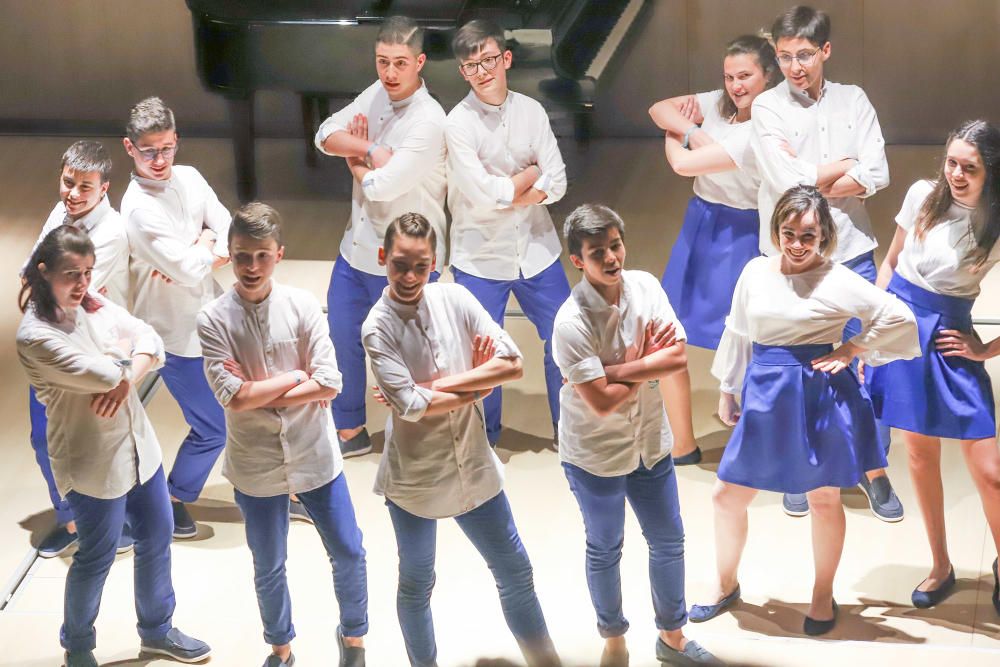 El Auditorio de Torrevieja acogió el 25º Certamen Juvenil de Habaneras