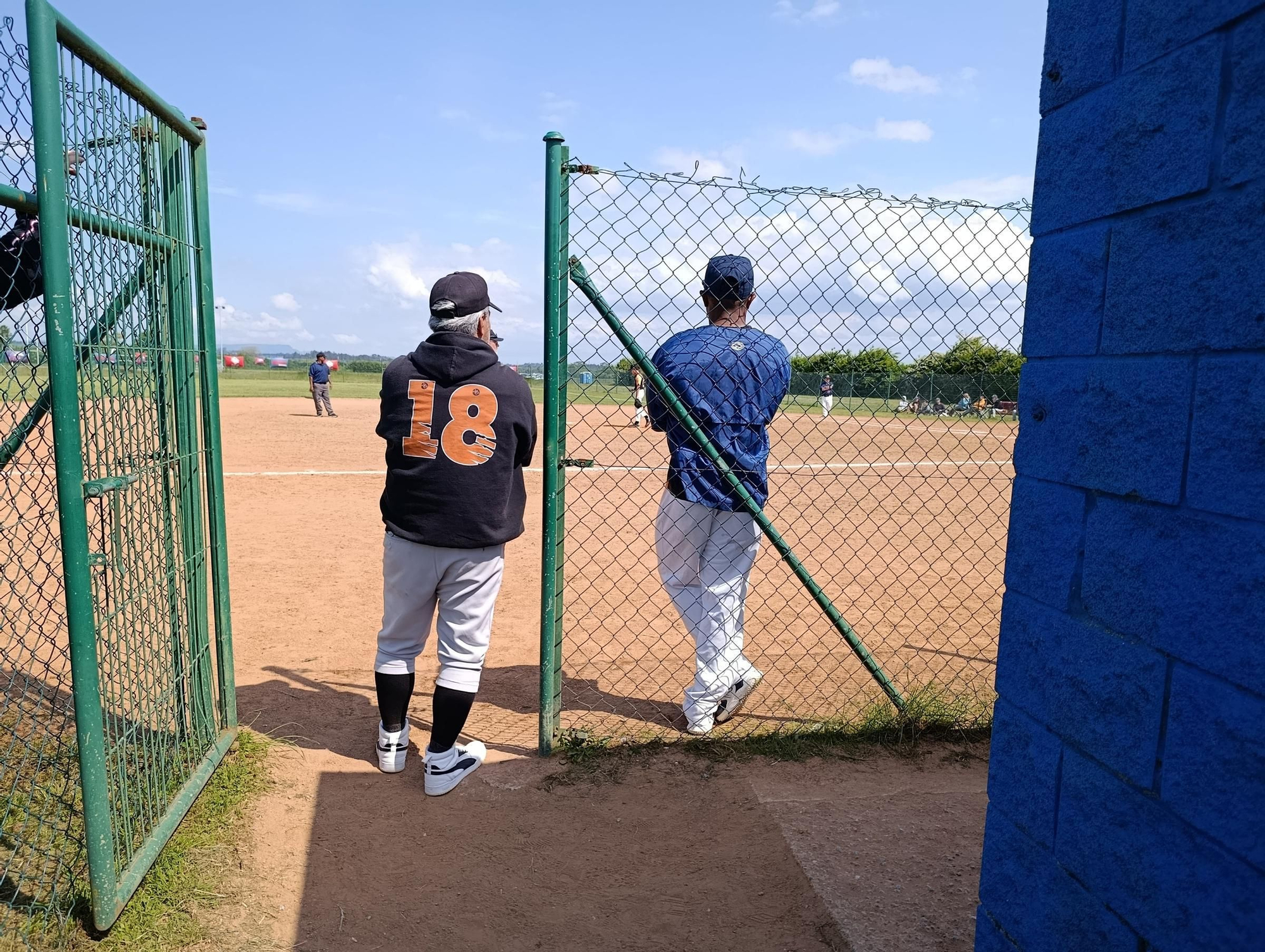 El campeonato Europeo de la Pony League de Béisbol batea en Llanera