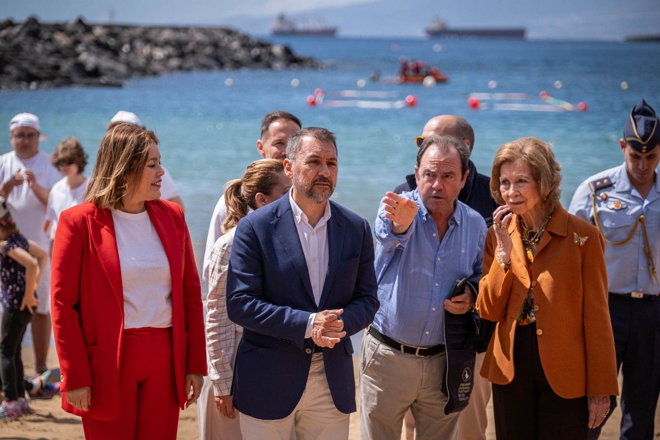 La reina Sofía asiste en Tenerife a una suelta de tortugas marinas recuperadas de lesiones