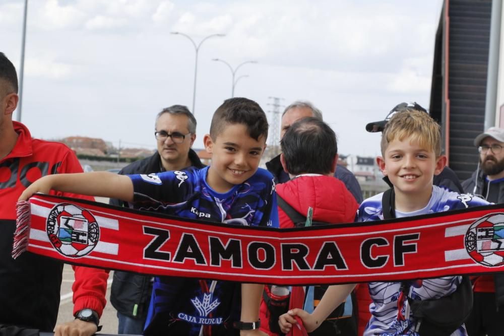 La afición del Zamora CF, antes del partido