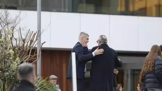 La plantilla del Barça y el mundo del fútbol se despiden de Carles Miñarro