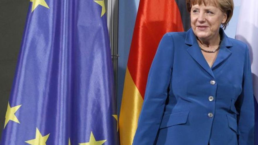 La canciller alemana Angela Merkel no descarta la compra de deuda de España e Italia.