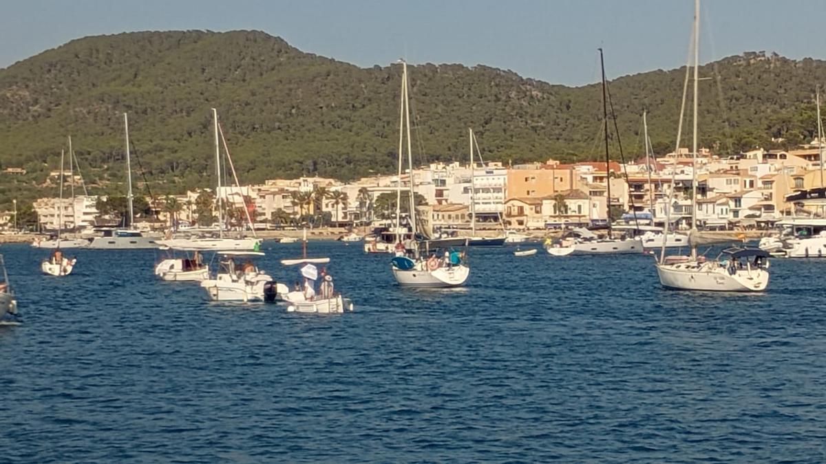 Las imágenes de la protesta de navegantes en el Port d'Andratx