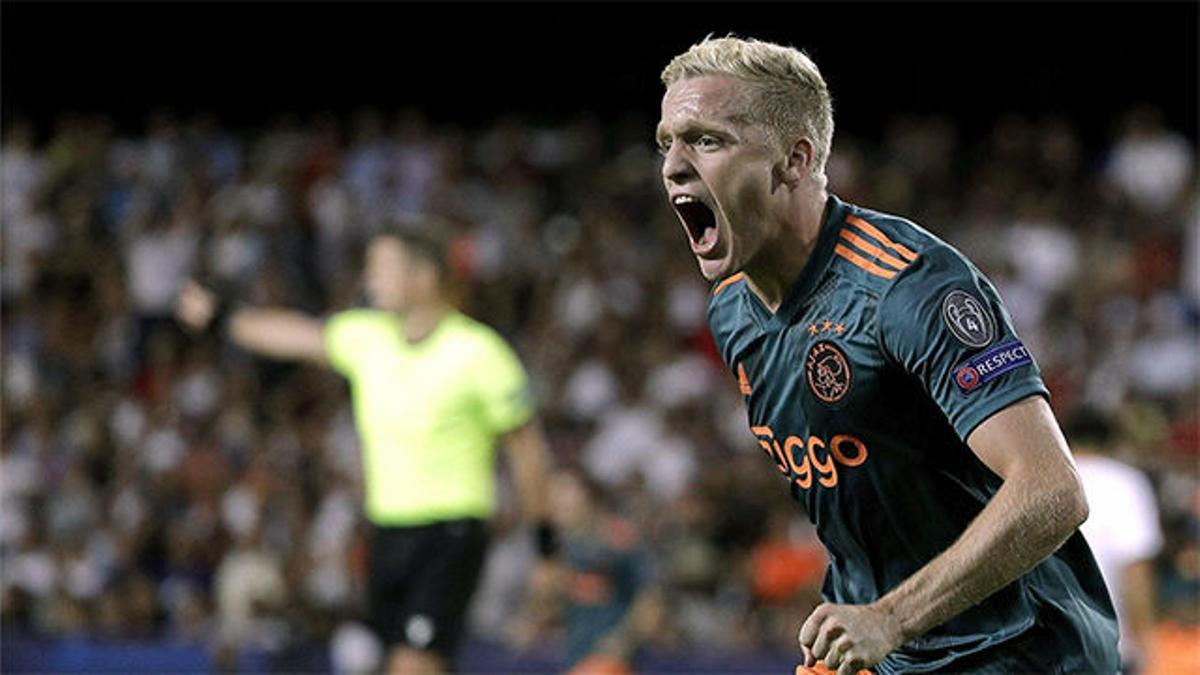 Exquisita asistencia de Tadic y golazo de Van de Beek para sentenciar al Valencia