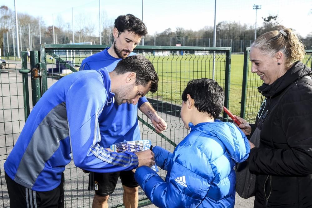 Entrenamiento del Real Oviedo a puerta abierta en El Requexón