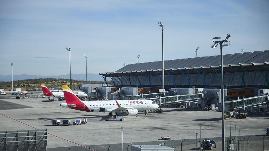 El Gobierno da garantías totales a las aerolíneas de que tendrán queroseno todo el verano “incluso si mañana cierra la frontera”