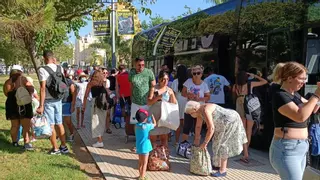 Más de 270 personas disfrutan del servicio de Ontinyent de autobús a la playa de Gandia