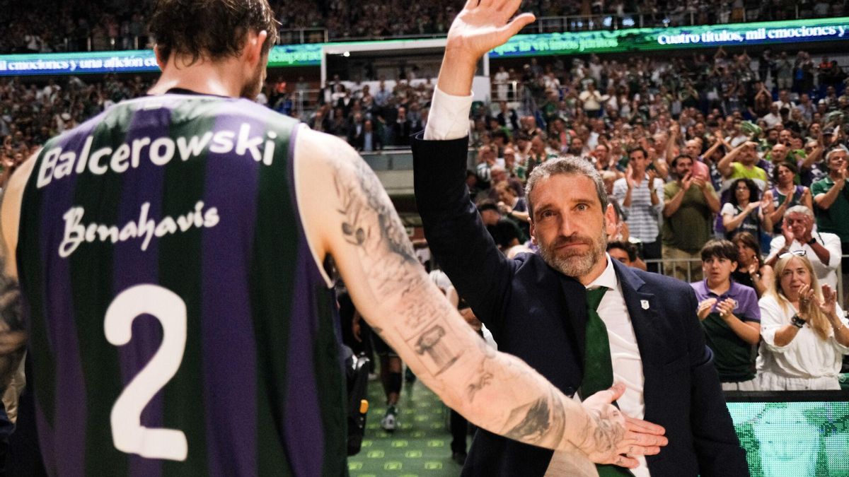 Fotos de la despedida entre afición y el Unicaja