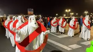 Gran noche de Carnaval en Ribadesella, con mucha participación en el desfile y las calles llenas