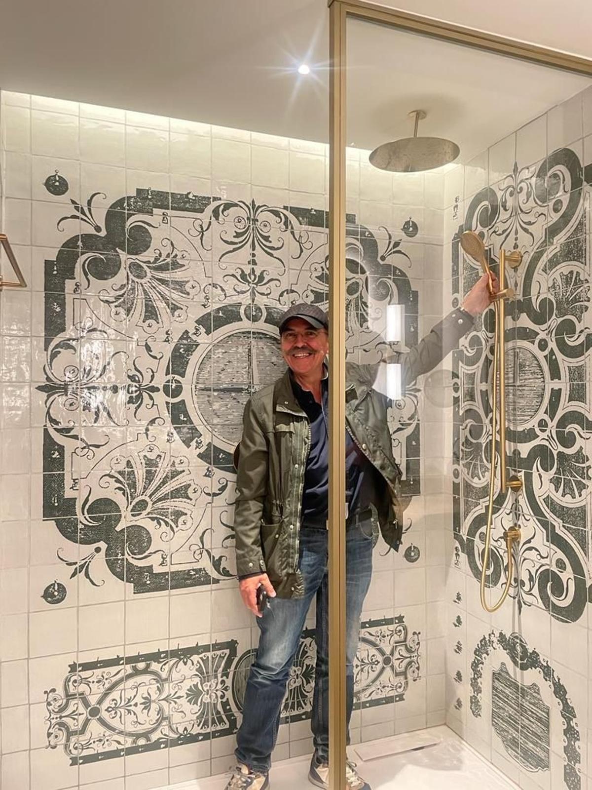 Claur muestra su trabajo en el lujoso hotel Palace de Madrid.