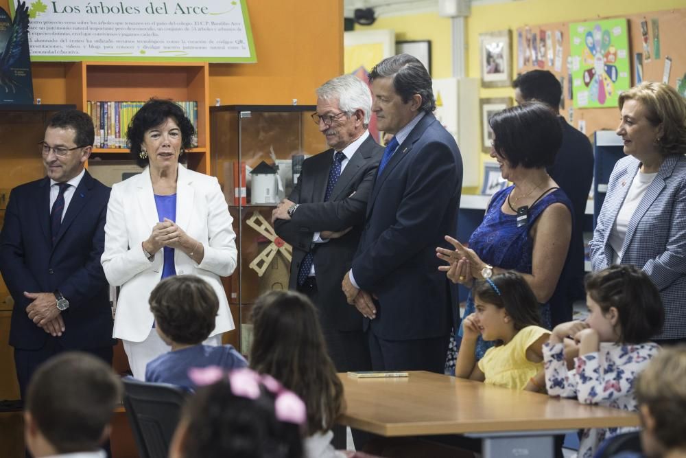 Visita de la Reina al colegio Baudilio Arce