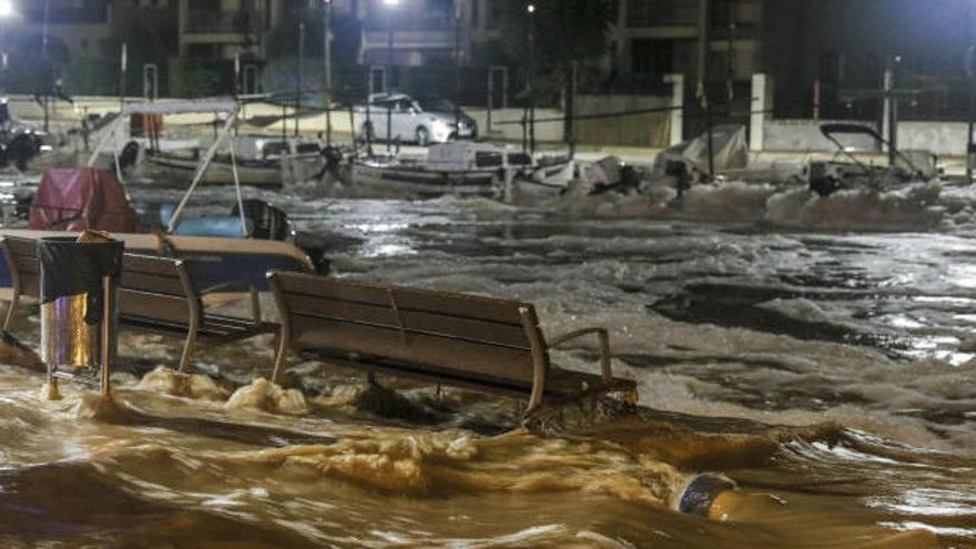 Un superviviente de las inundaciones de Mallorca: &quot;Me salvó la vida un guardia civil asturiano, se la jugó por nosotros&quot;