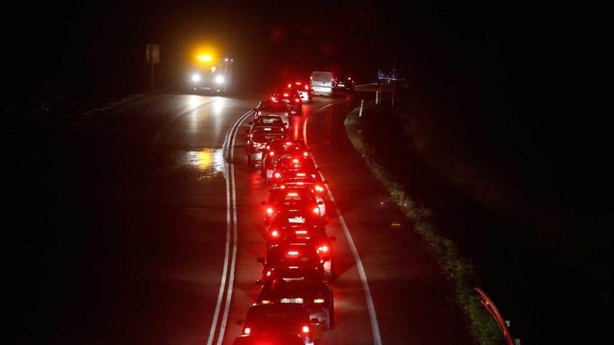 Herida grave una mujer en la colisión de dos coches en la variante de Avilés