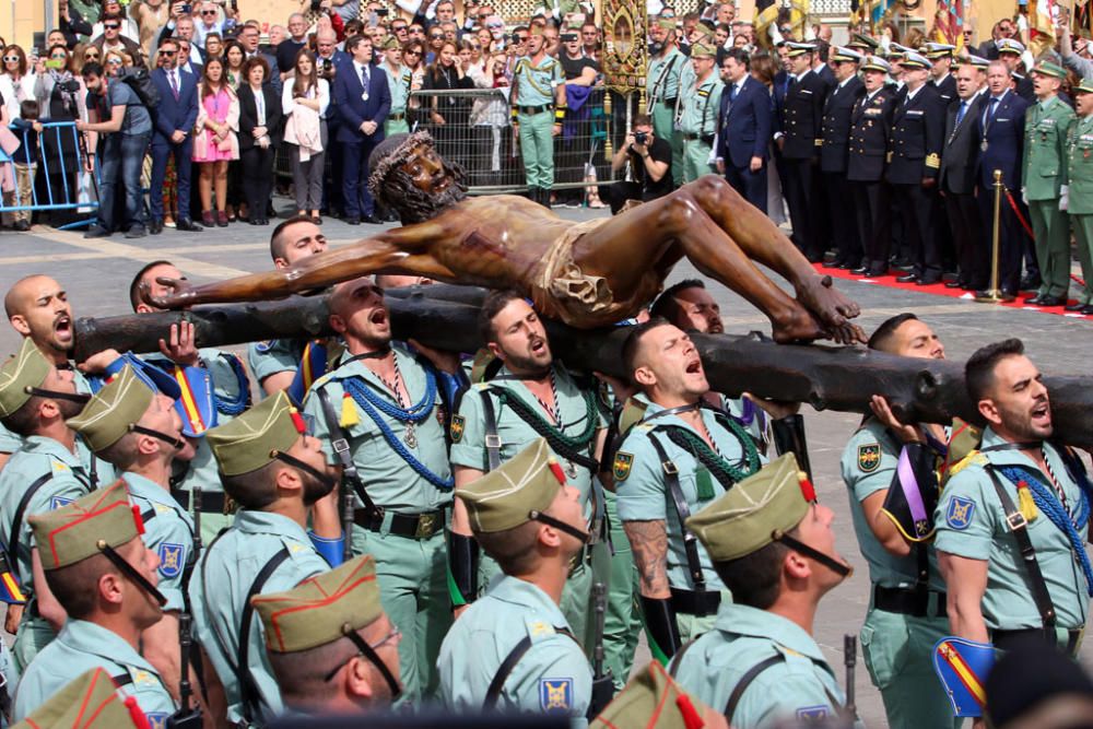 Tras desembarcar en el puerto de Málaga, la Compañía de Honores de la X Bandera del Tercio 'Alejandro Farnesio', IV protagoniza uno de los momentos más intensos de la Semana Santa de Málaga