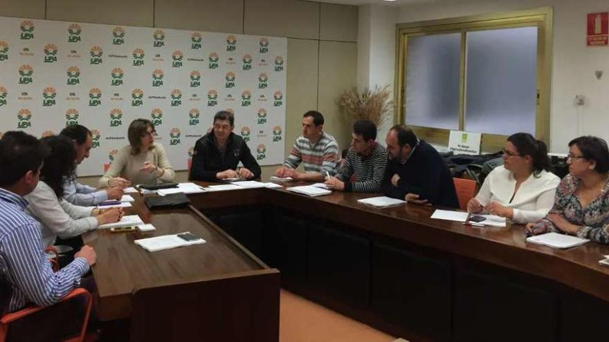 Representantes del sector se reunieron en Madrid con miembros de la Unión de Pequeños Agricultores.