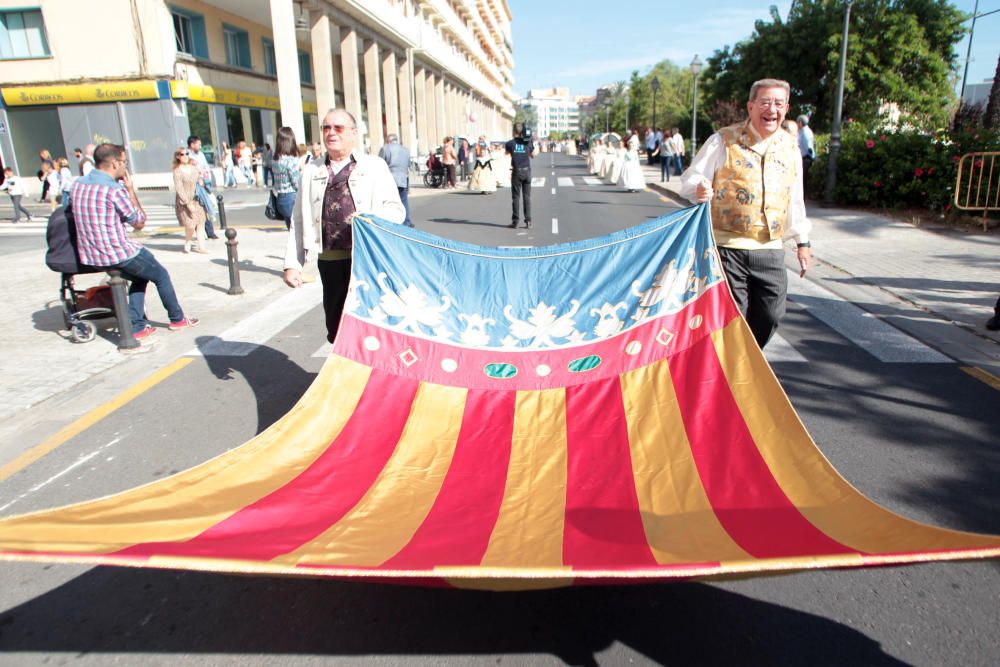 Homenaje a la Senyera de la agrupación de Fallas del Marítim