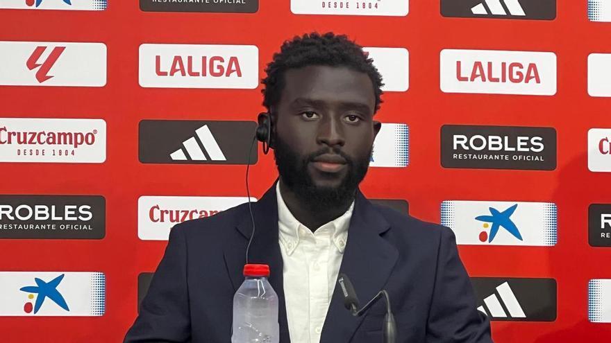 Sangante desvela la conversación con Badé antes de firmar por el Sevilla: "Me dijo grandes cosas sobre el club y la mentalidad que tiene"