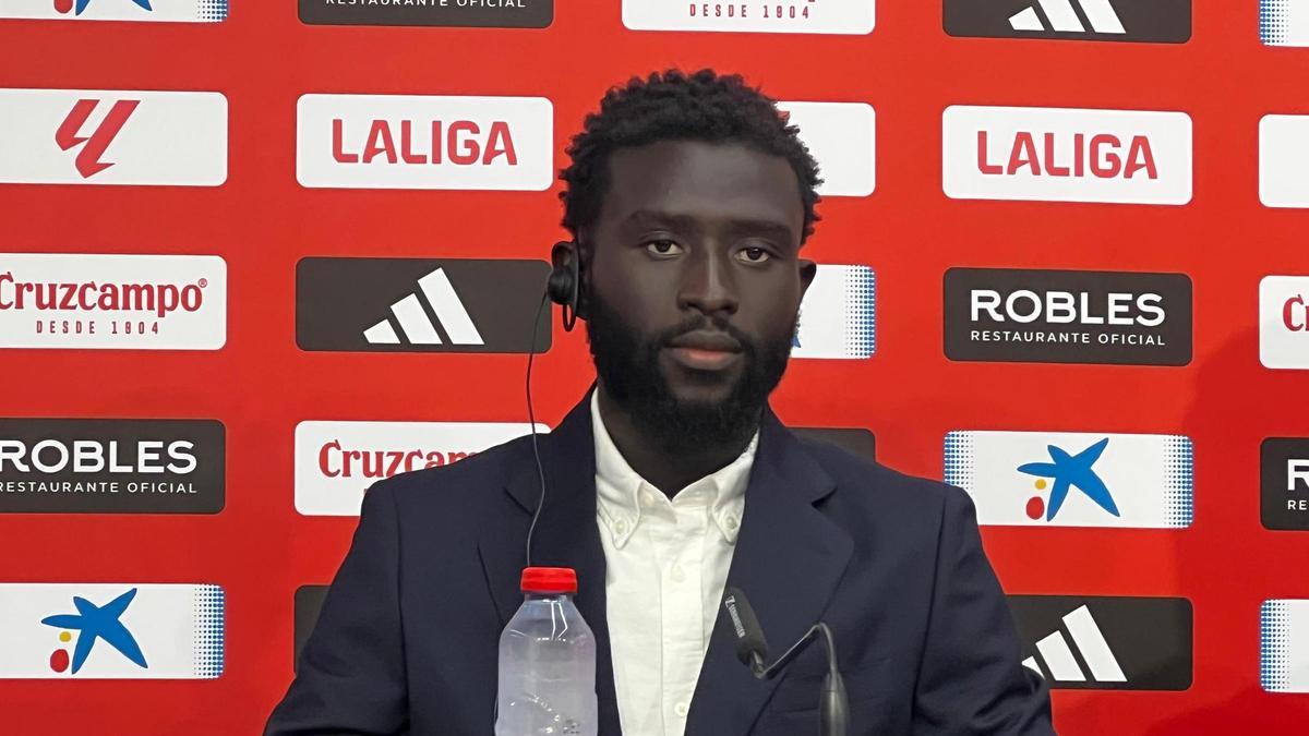 Arouna Sangante, en su presentación como nuevo jugador del Sevilla FC