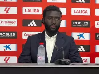 Sangante desvela la conversación con Badé antes de firmar por el Sevilla: "Me dijo grandes cosas sobre el club y la mentalidad que tiene"