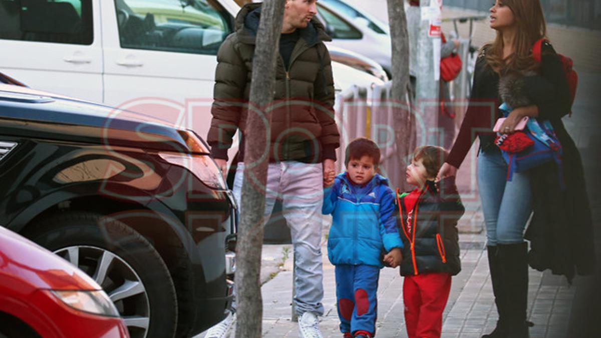 Leo Messi, junto a Antonella y su hijo Thiago y uno de los hijos de Luis Suárez