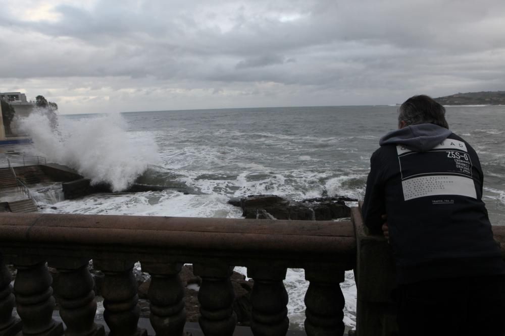 Oleaje en Gijón