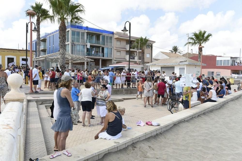 Protestas por el estado del Mar Menor en Los Nieto