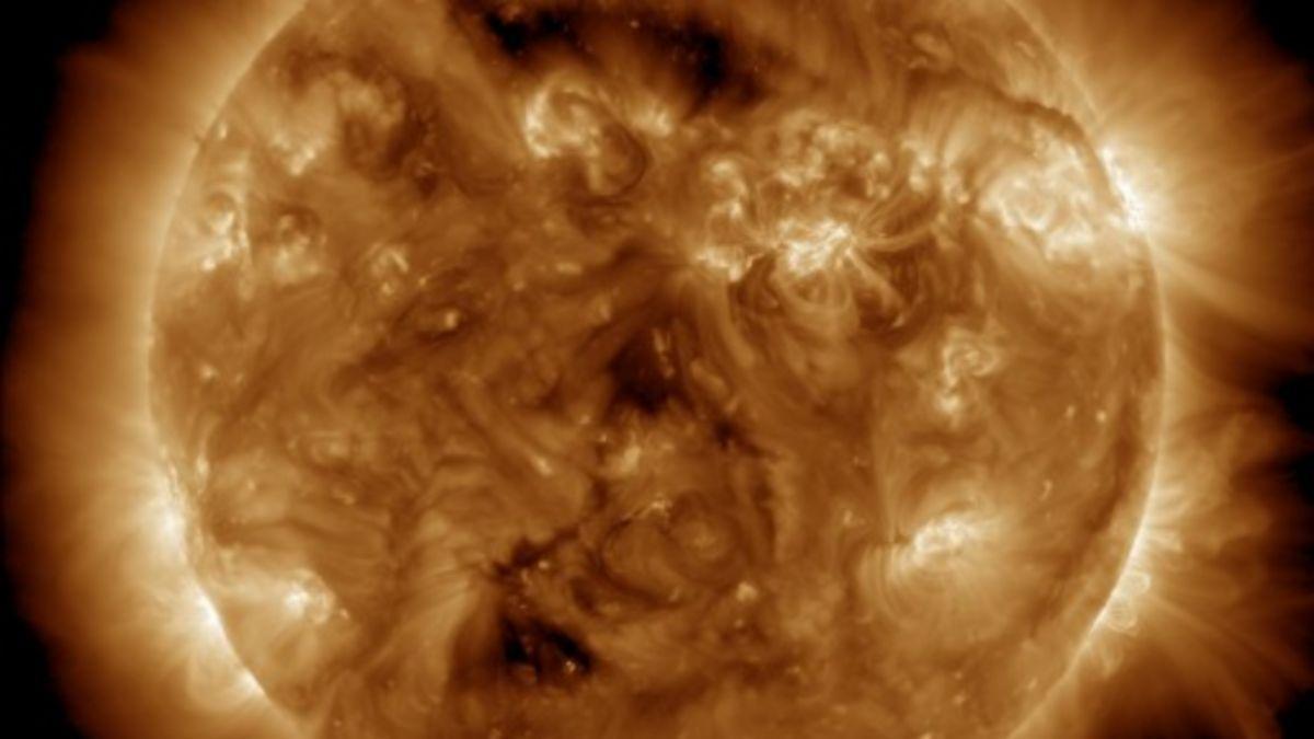 La superficie solar, capturada por el Observatorio de Dinámica Solar (SDO) de la NASA el 21 de junio de 2022.