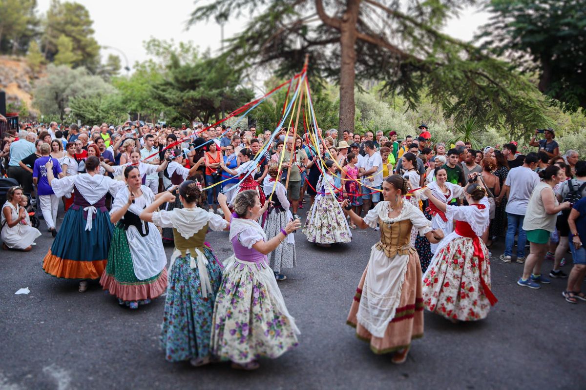 Danzas tradicionales durante la celebración del Santísimo Salvador en Onda.