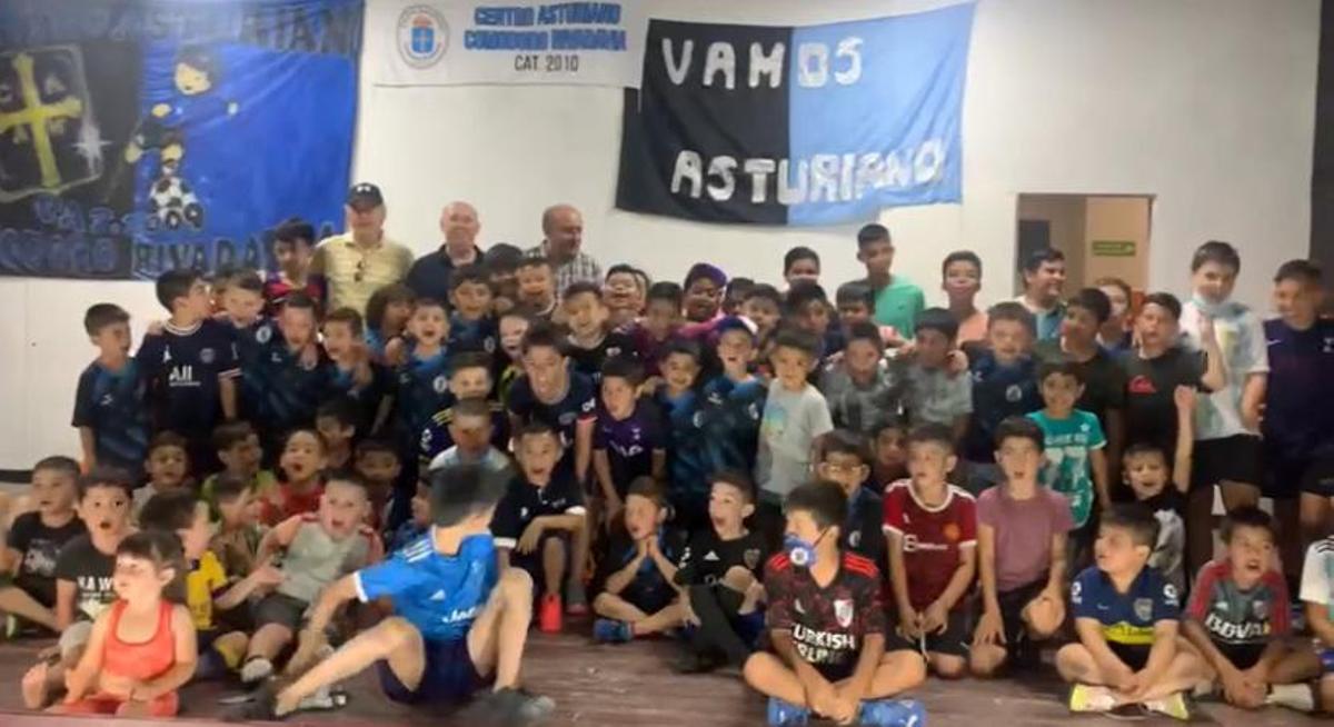 Alumnos de la escuela de fútbol del Centro Asturiano de Comodoro Rivadavia