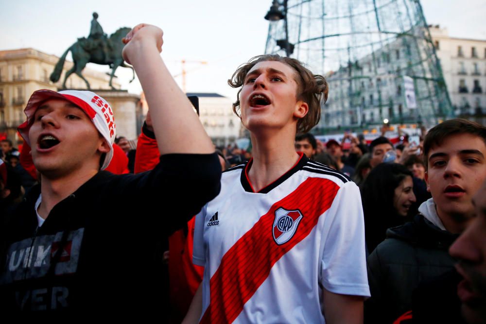 Las aficiones de River y Boca llenan Madrid