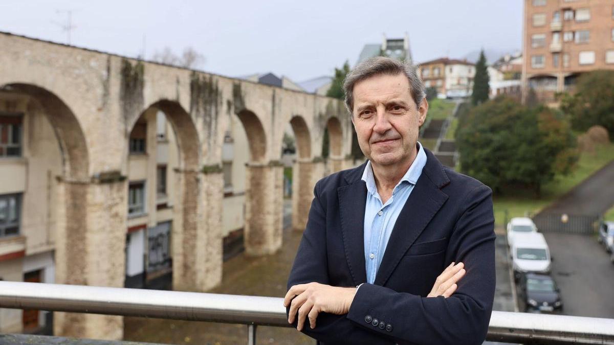 Foto de entrevista a Carlos Fernández Llaneza en Los Pilares (La Losa)