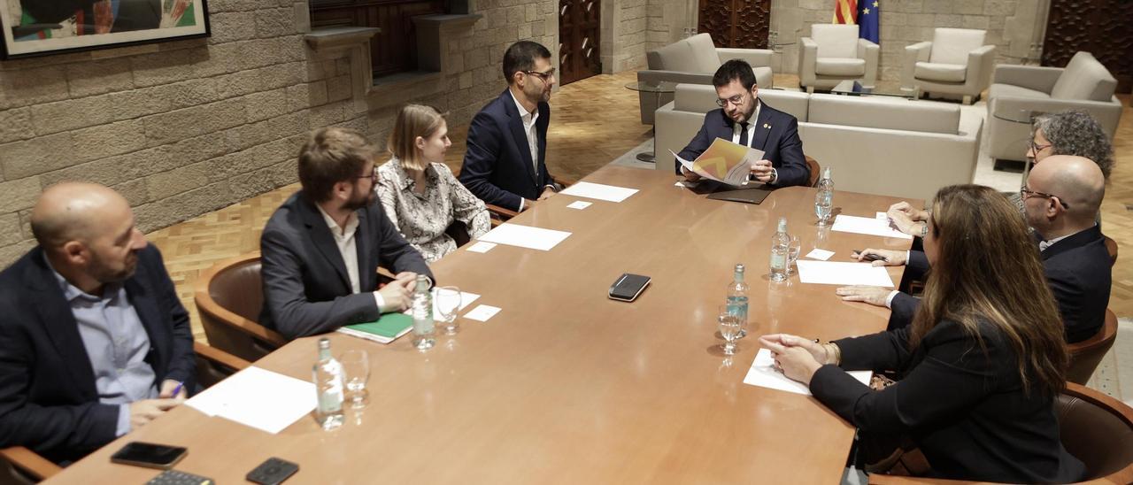 Miembros del consejo académico sobre el acuerdo de claridad entregan su informe al president Pere Aragonès