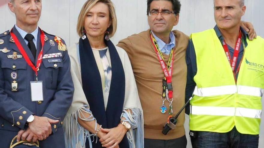 Rogelio Fernández, a la derecha, en la inauguración del aeródromo de Pajares de los Oteros el pasado octubre.