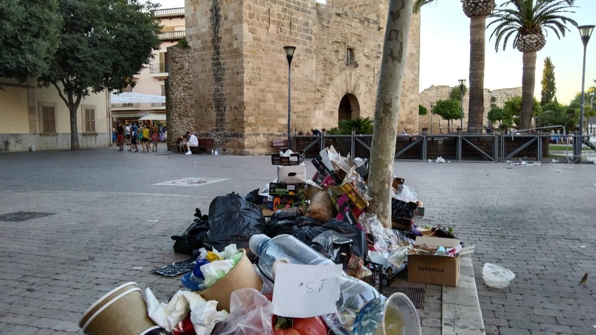 Basura acumulada en Alcúdia.