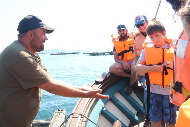 Lección intergeneracional por la biodiversidad a bordo del "Chasula"