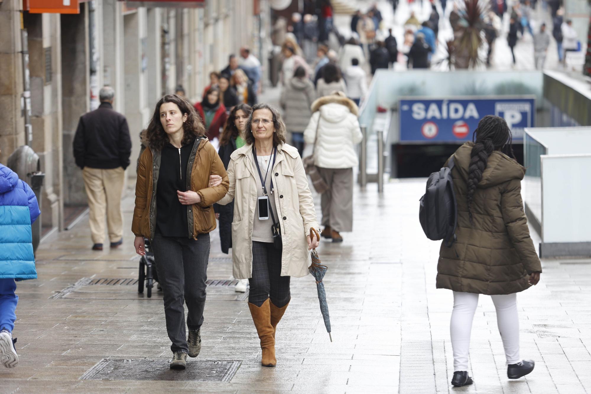 Vuelve la lluvia a Galicia tras un mes seco. Lluvia. Paraguas. Temporal. 22 febrero 2023. Alba Villar