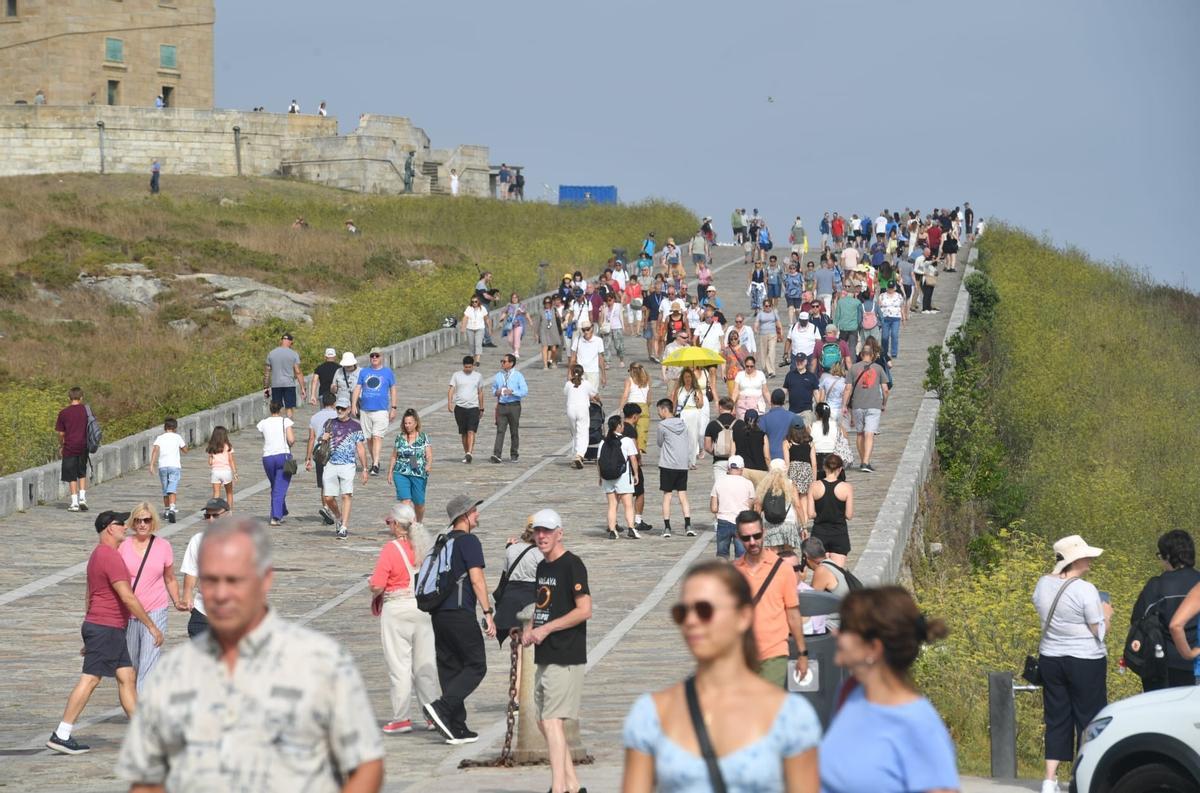 Turistas en la Torre de Hércules