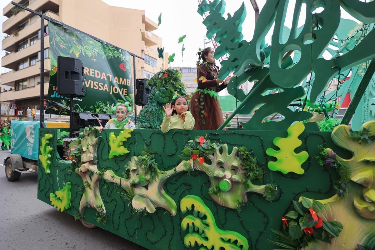 Búscate en las imágenes de la rúa de Carnaval de Ibiza