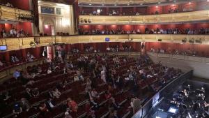 El Teatro Real reabrió este miércoles sus puertas y se convierte en uno de los pocos teatros liricos del mundo que abren esta temporada  marcada por la pandemia.  