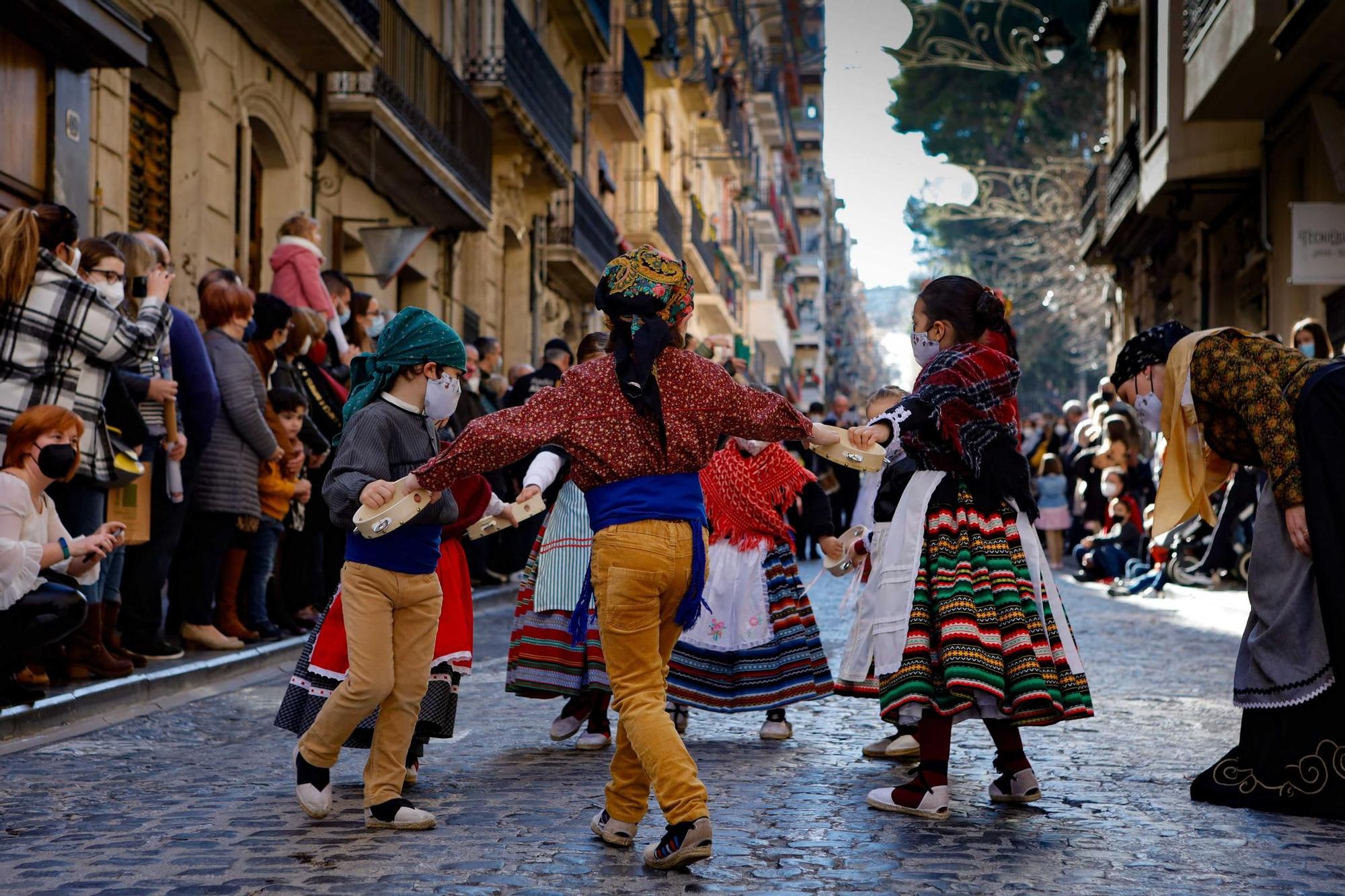 Alcoy da el pistoletazo de salida a su Trilogía del Nadal con el desfile de les Pastoretes