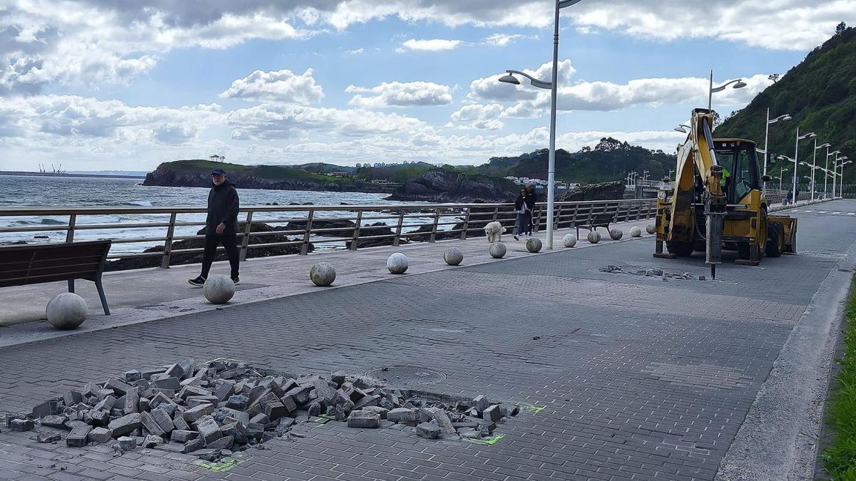 Carreño ejecuta con carácter de urgencia el rebacheo del paseo marítimo