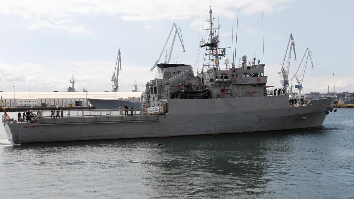 Un patrullero español intercepta dos buques rusos en el Mediterráneo.