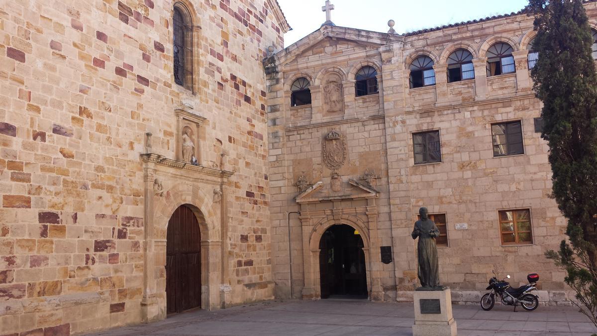 PLAZA DEL SEMINARIO DE SAN ATILANO , FACHADA , IGLESIA DE SAN ANDRES