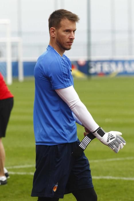 Intenso entrenamiento del Valencia en Évian-les-Bains