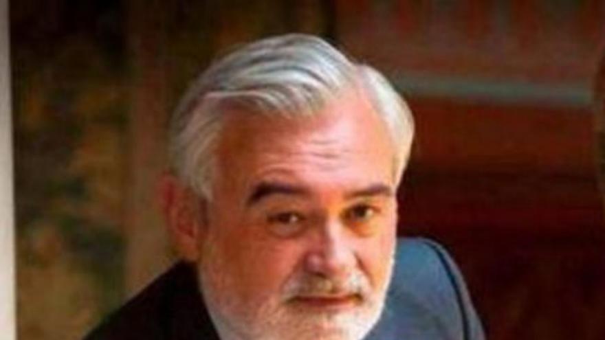 Darío Villanueva gana la primera edición del Premio de Ensayo Amigos del País