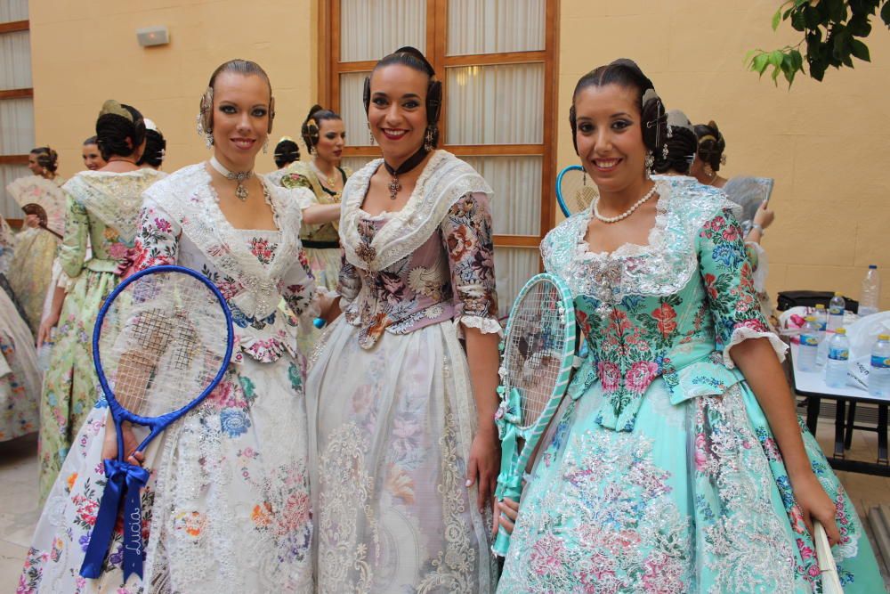 Tres generaciones de falleras en la Batalla de Flores