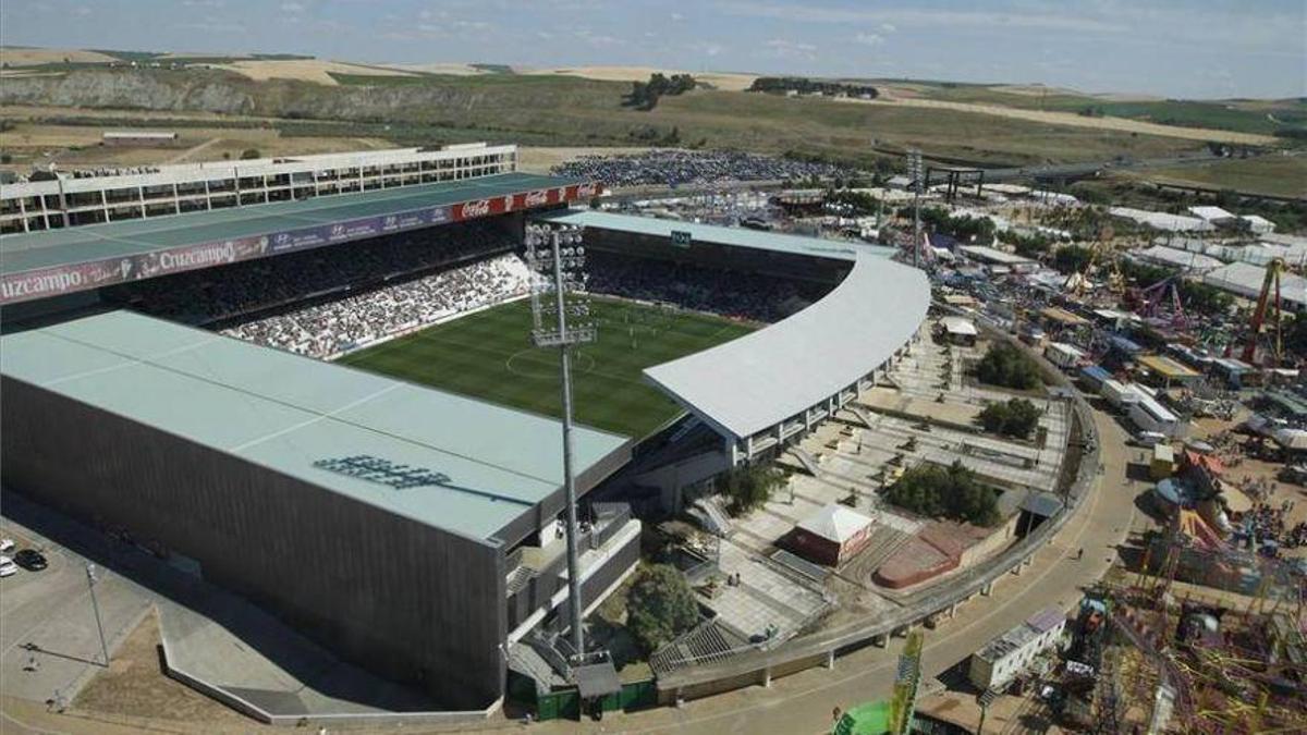 Una vista aérea del estadio municipal El Arcángel.