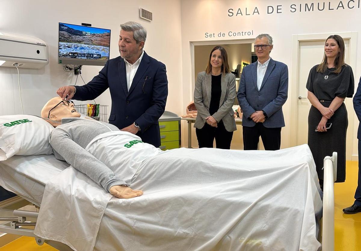 Un momento de la presentación de la nueva ‘Sala de Simulación Clínica’ de Satse en Espinardo.