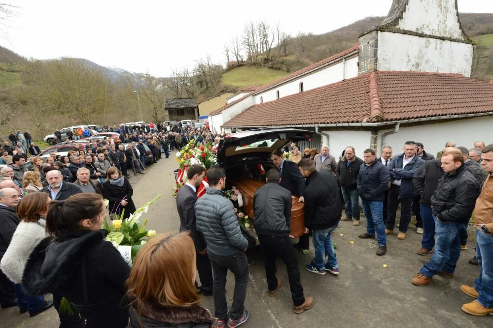 Funeral en Casomera del cazador Fidel Megino.