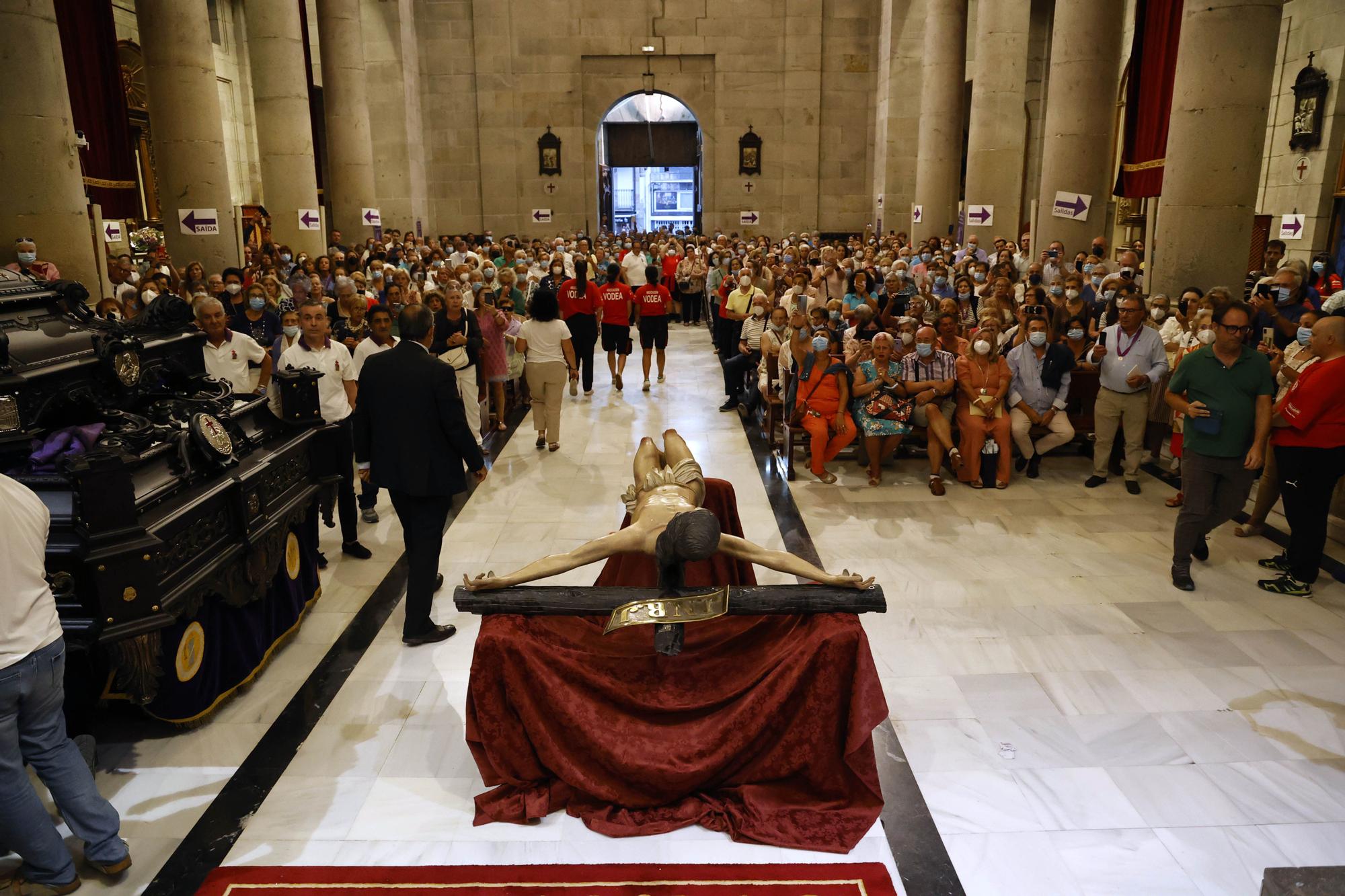 Vigo recupera el descenso del Cristo de la Victoria